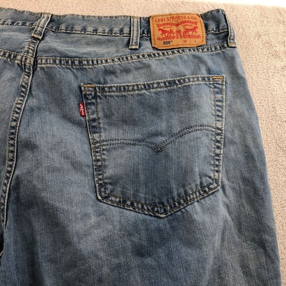 Levis Mens Jeans Size 46x34 Straight Leg 559 Relaxed Blue Denim Casual Classic - Picture 3 of 16